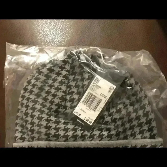 NWT Adidas x Ivy Park Beanie Houndstooth Gray Black - Picture 3 of 3